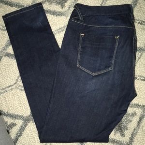 Beautiful dark wash skinny jean :: Vigoss Studio